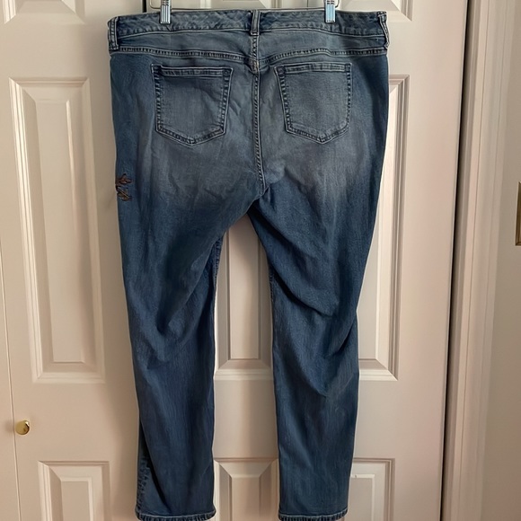 Torrid Floral Embroidered Boyfriend Cut Ripped Women’s Jeans, Size 18 - Picture 2 of 6